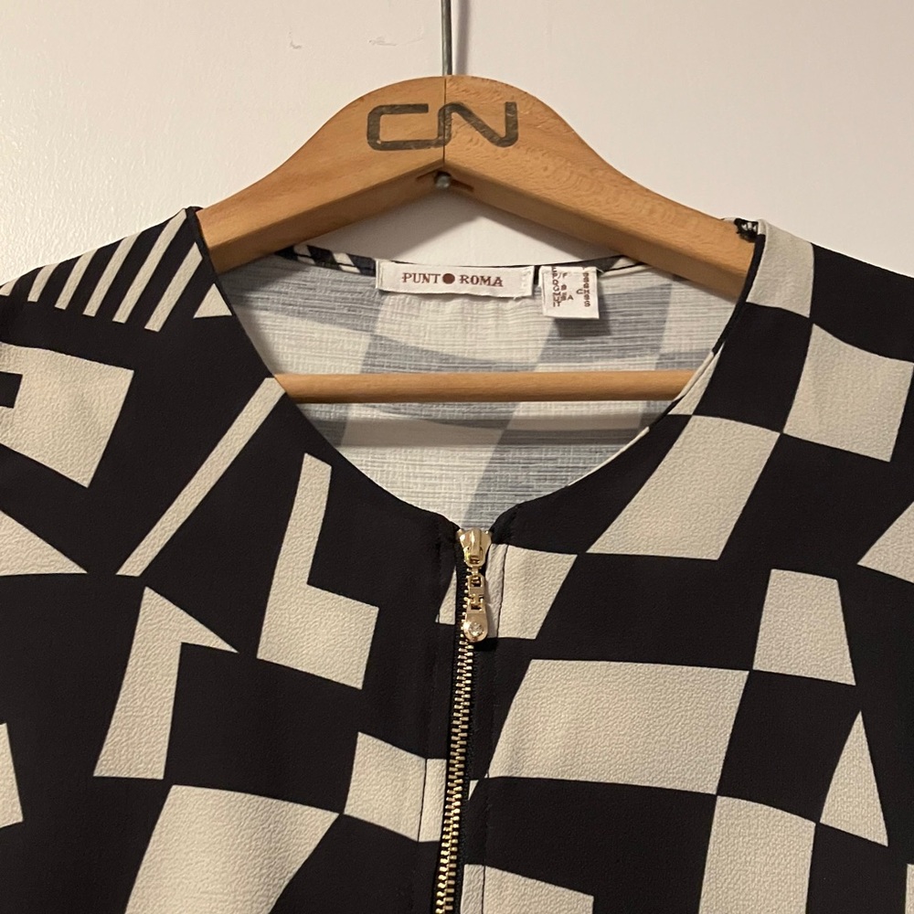 Geometric Black & White Zip-Front Long Sleeve Blouse